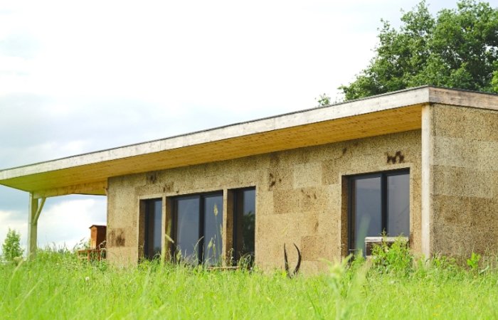 Vue exterieure de la maison polarisée